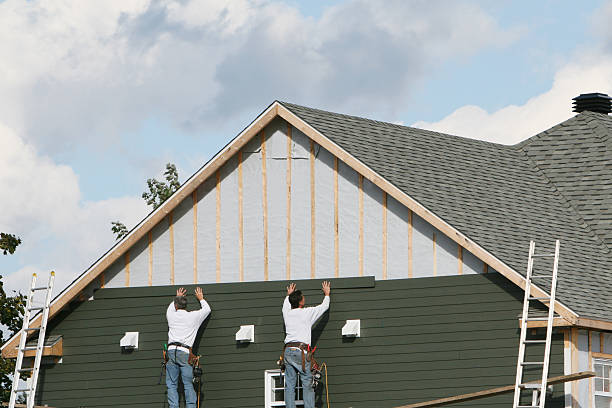 Professional Vinyl Siding technician working in Meriden, CT